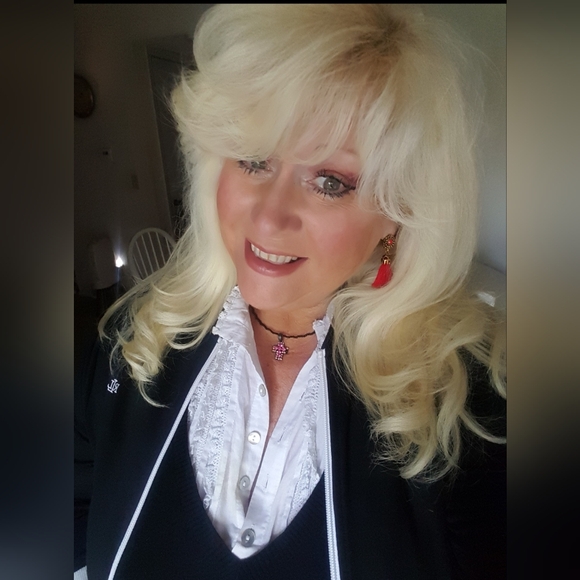 Meet your Posher, Renee' - Picture 6 of 10